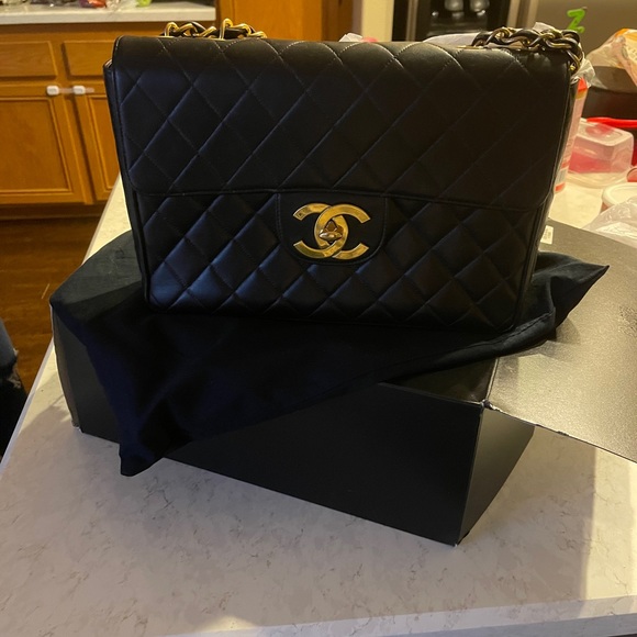 Vintage Chanel Jumbo with big CC’s - Picture 9 of 12